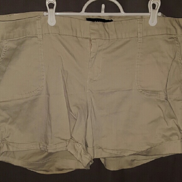 Torrid sz 20 khaki shorts