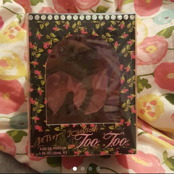 Betsey Johnson too too perfume