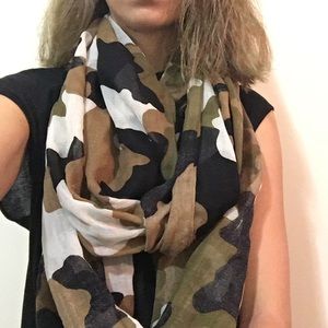 Michael Kora camo infinity scarf