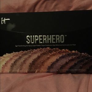 It Cosmetics Superhero Palette