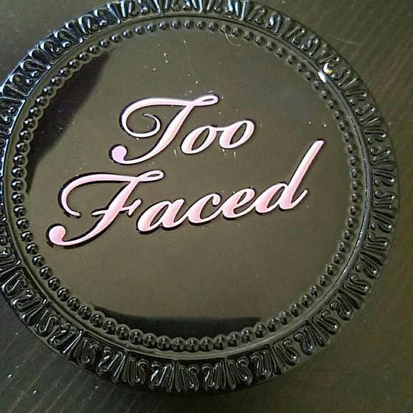 TOO FACED AMAZING FACE FOUNDATION POWDER - Picture 1 of 4