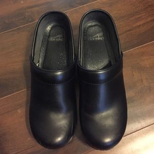 Black Dansko clogs size 39