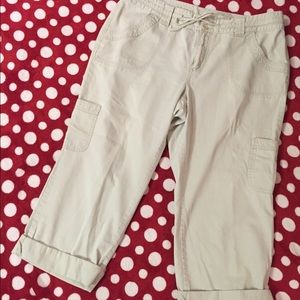 Venezia Khaki Capri Pants