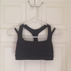 Lululemon sports bra size 4
