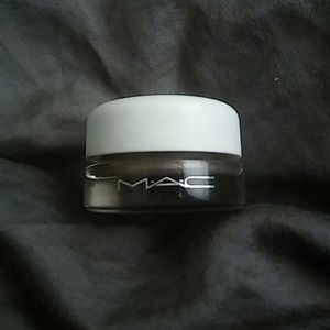 MAC paint pot in Morning Frost