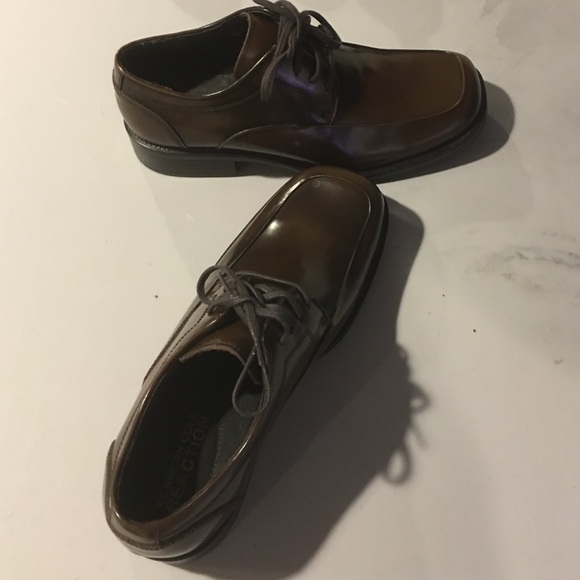 Kenneth Cole dark brown leather dress shoes