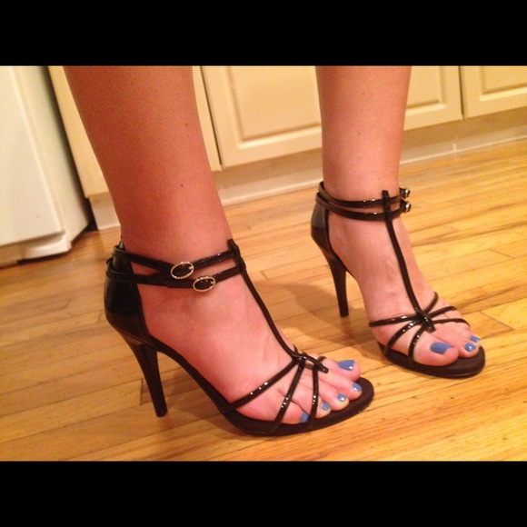 Hey Poshers!! - Picture 3 of 4