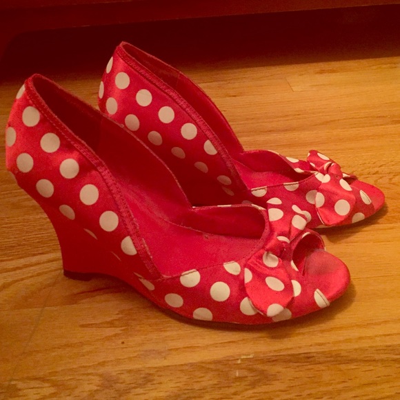 Polka dot wedges