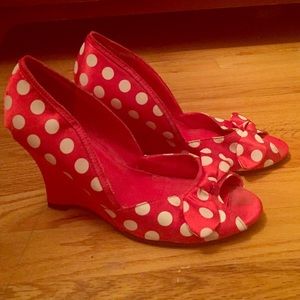 Polka dot wedges