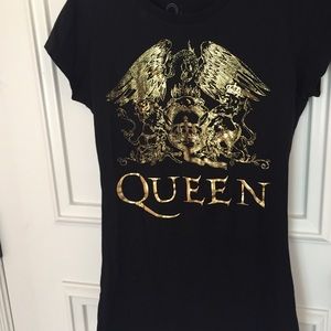 Black and gold Queen shirt!!