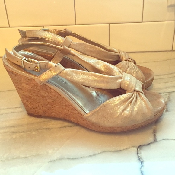 Gold wedges