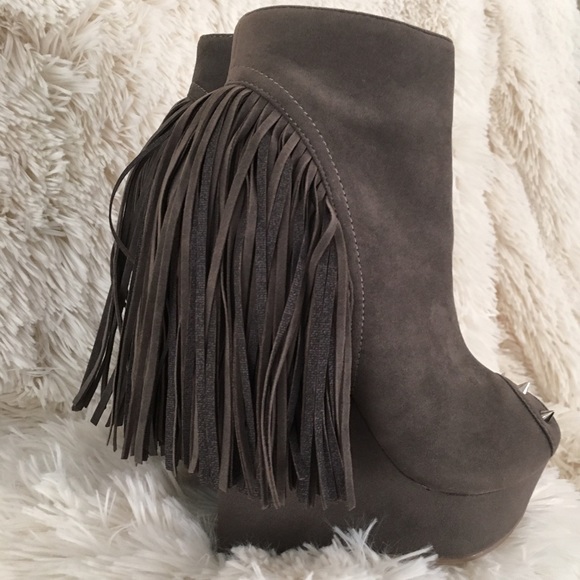 SOLD these hotties :) Fringe Booties, 5 1/2 - Picture 2 of 4