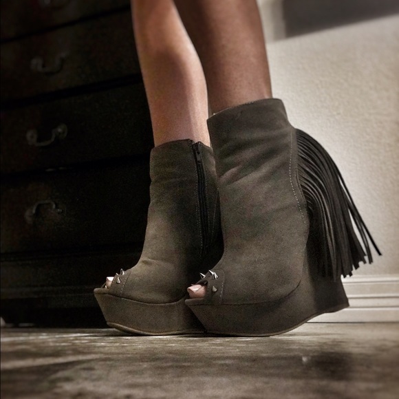 SOLD these hotties :) Fringe Booties, 5 1/2 - Picture 4 of 4