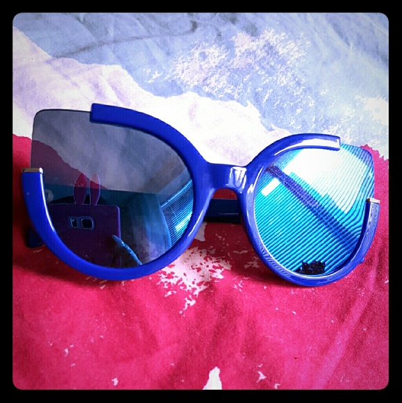 Stylish blue sunnies