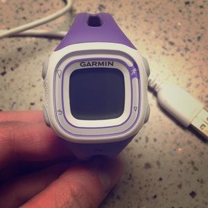 ✨SOLD✨ Garmin forerunner 10 👟