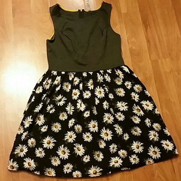 Daisy patterned dress
