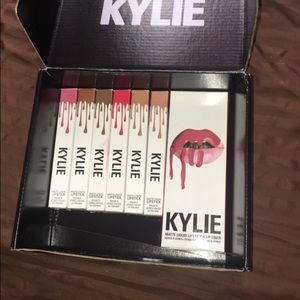 KYLIE JENNER LIP KIT BUNDLE