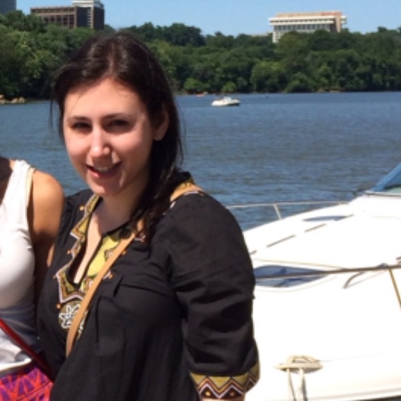 Meet your Posher, Hilary