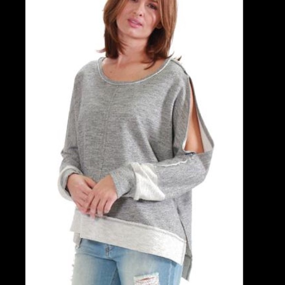🔥ONE LEFT🔥 ELAN Slit Sweater - Picture 2 of 4