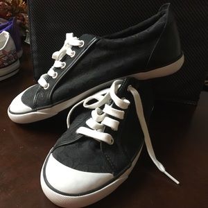 Black Coach tennis shoes