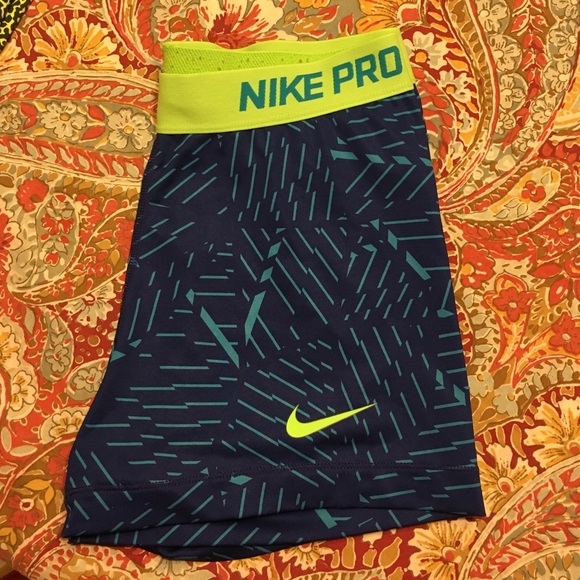 Nike dri-fit 2.5 spandex shorts - Picture 2 of 3