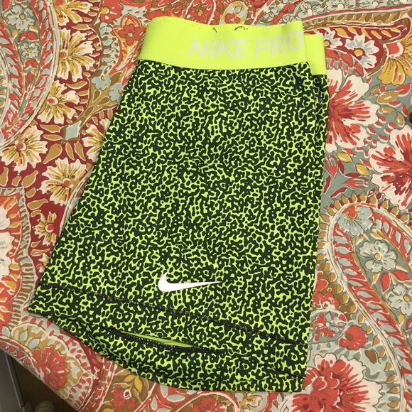 Nike dri-fit 2.5 spandex shorts - Picture 3 of 3