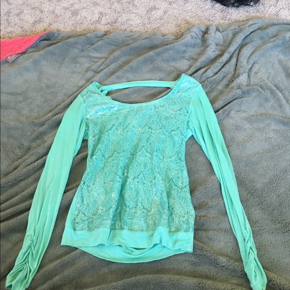 Bundle 2 shirts