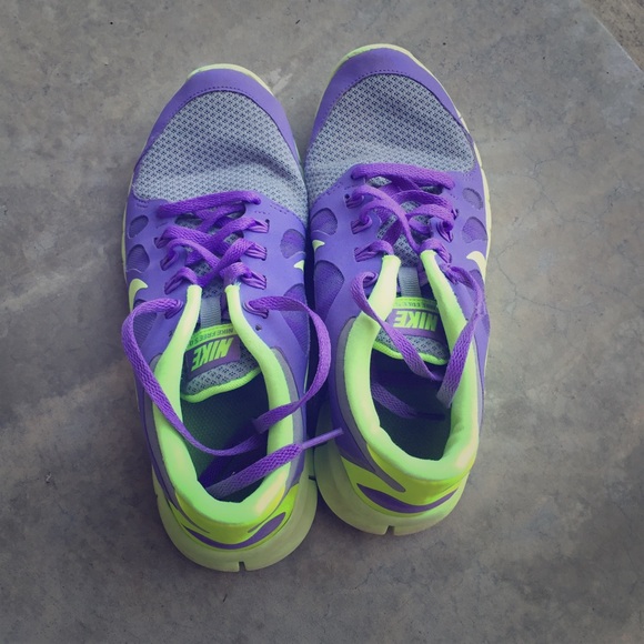 Nike tennis shoes