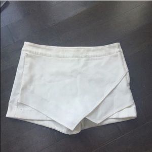 H&M WHITE SKORT
