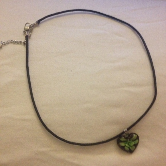 green flower choker 🌿