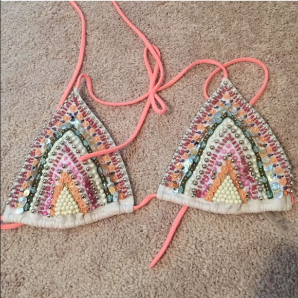 VS beaded triangle top Large