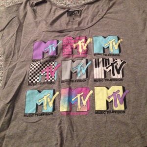 loose MTV crop top
