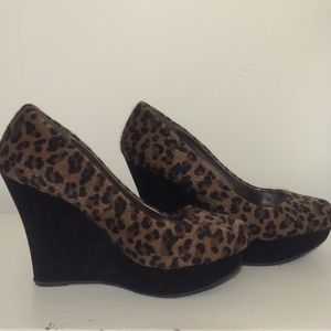 Bamboo Size 11 Animal Print Wedge