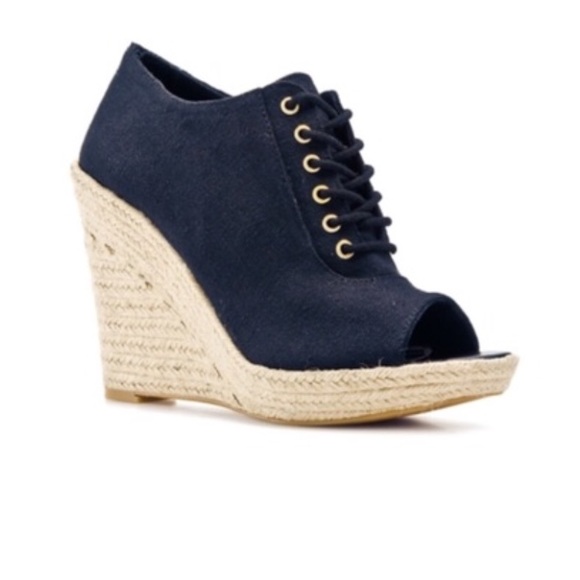 🎉MRKT lace up black wedges