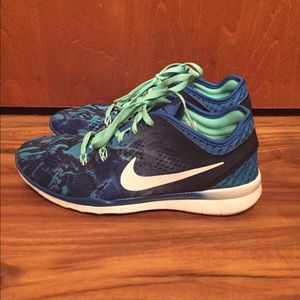 Nike free 5.0 sneakers size 7.5