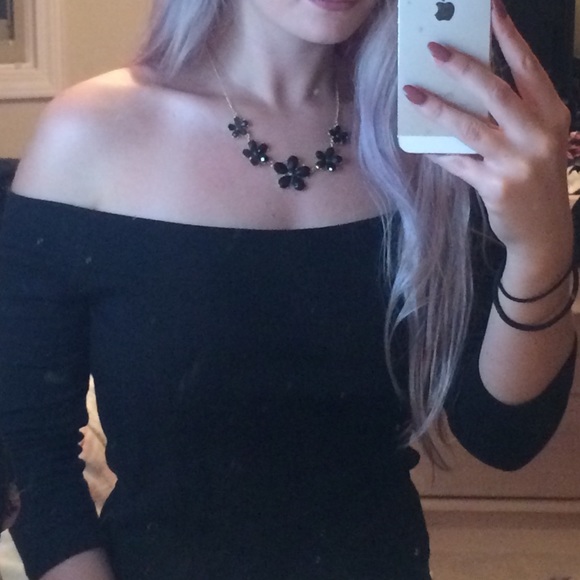 Black Floral Necklace - Picture 2 of 2