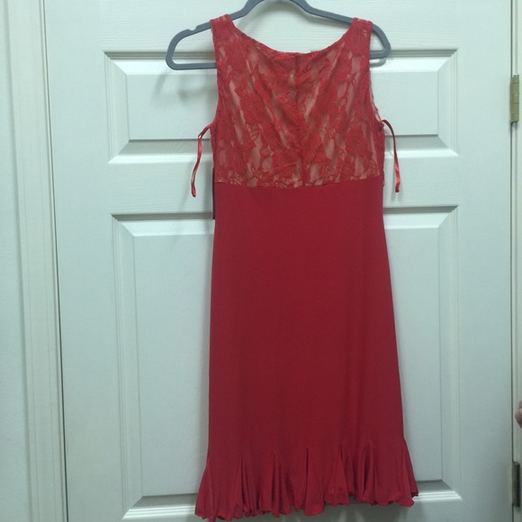 Red dress - Picture 2 of 2