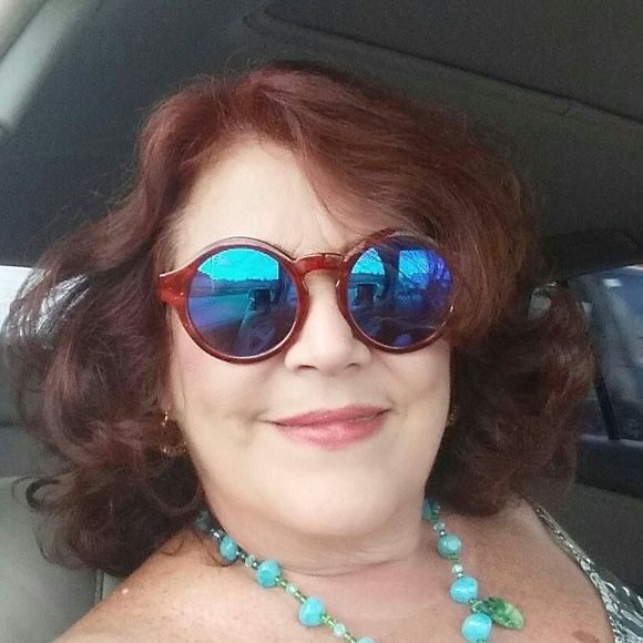 Meet your Posher, Mirta