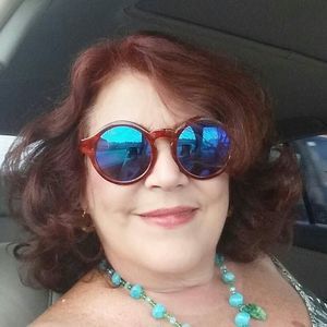 Meet your Posher, Mirta