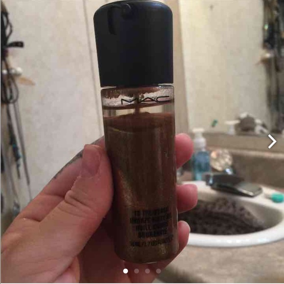 MAC bronze body oil
