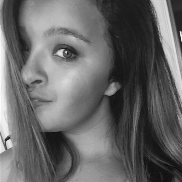 Meet your Posher, Danielle - Picture 1 of 1