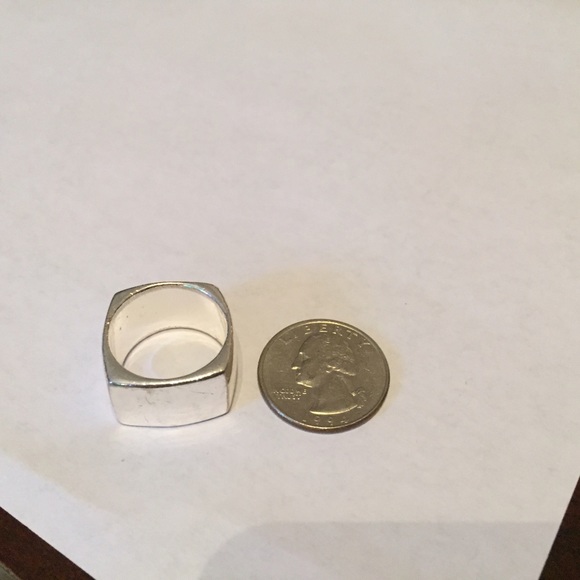 Square silver ring - Picture 2 of 2