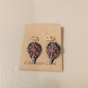 Cold water creek textured leaf earrings