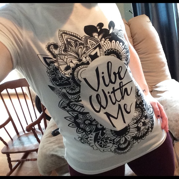 SALE NWOT White Scoop Neck 'Vibe With Me' Tshirt