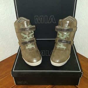 VICTORIA SECRET MIA Wedge Shoes/size 9/ $175