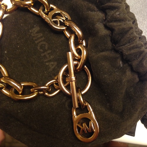 Michale kors link gold braclet