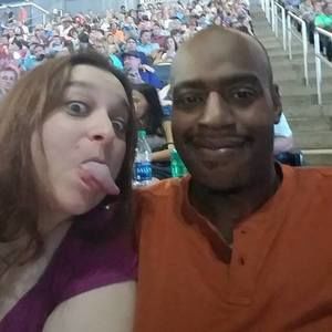 Meet your Posher, Leslie