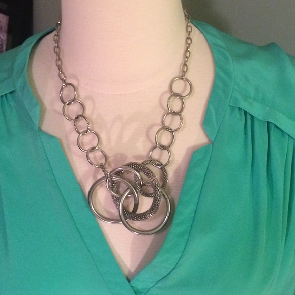Silver Toned Necklace - Picture 1 of 4