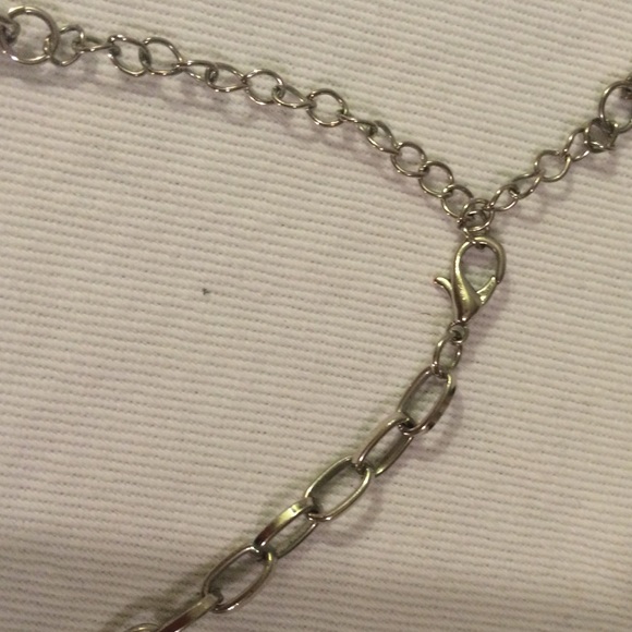 Silver Toned Necklace - Picture 4 of 4