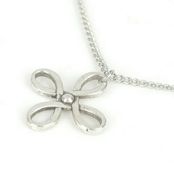 Multilayer Silver Feather and Star Necklace - Picture 4 of 4